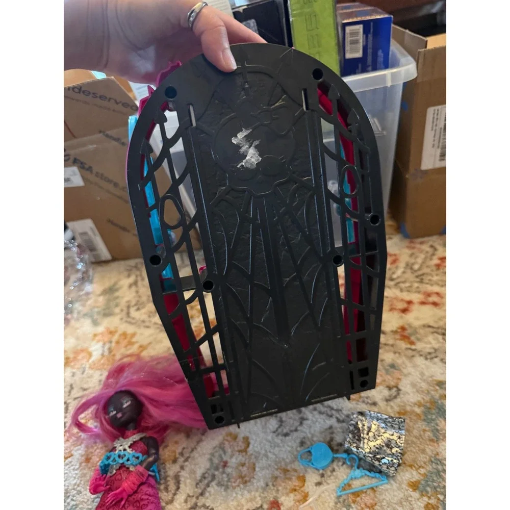 Monster High Skulltimate Secrets Catty Noir‎ G3 Doll with Coffin Locker & Extras